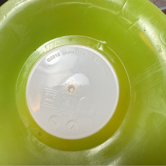 Munchkin Stay Put Suction Bowl Baby Toddler Lot Of 3 Size Bowls & 2 Color Spoon - Picture 3 of 11